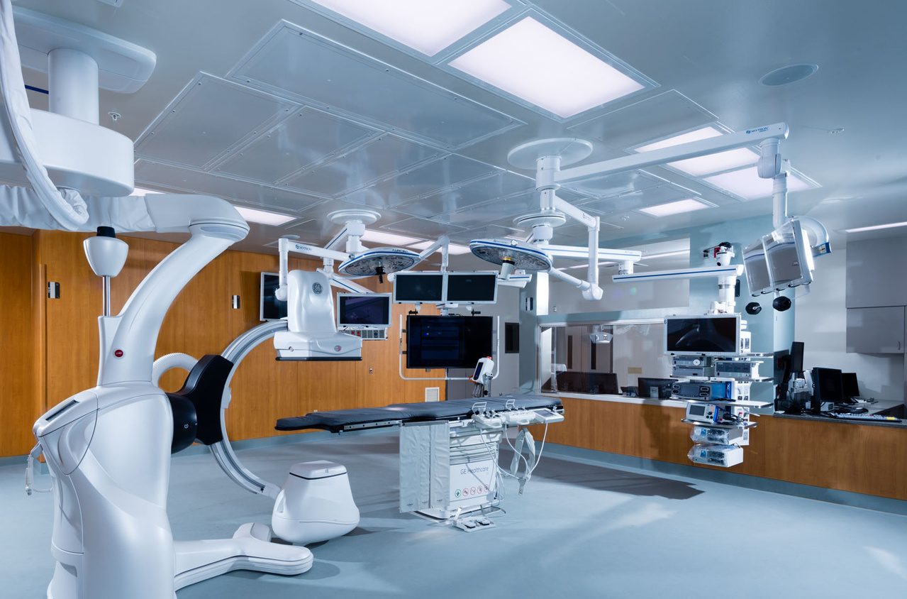 Healthcare lighting in surgery room